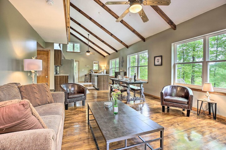 Hike & Zip-line: Red River Gorge Cabin w / Hot Tub!