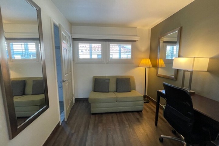 Room 34 of 43