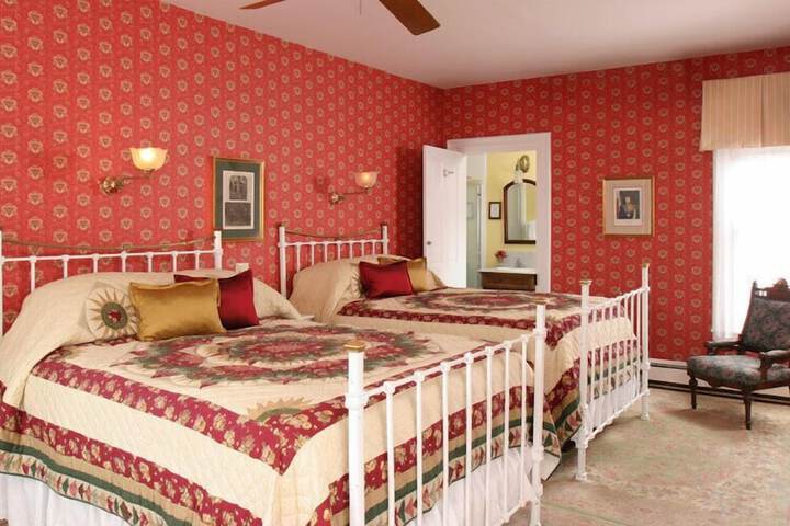 Room 32 of 128