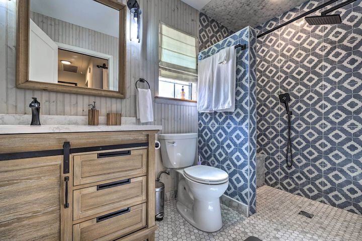 Dripping Springs Cabin w / Pool Hill Country Views
