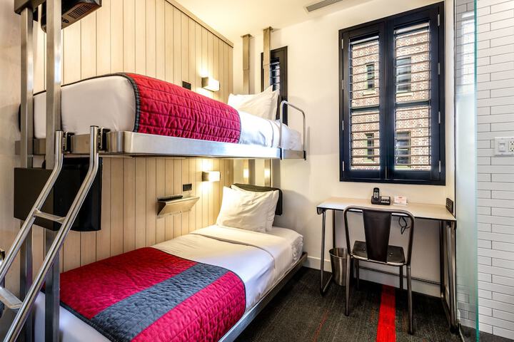 Room 28 of 54
