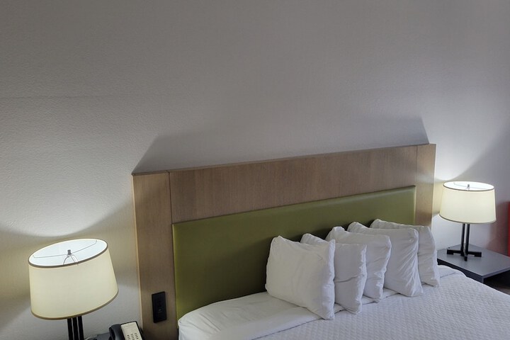 Room 17 of 26