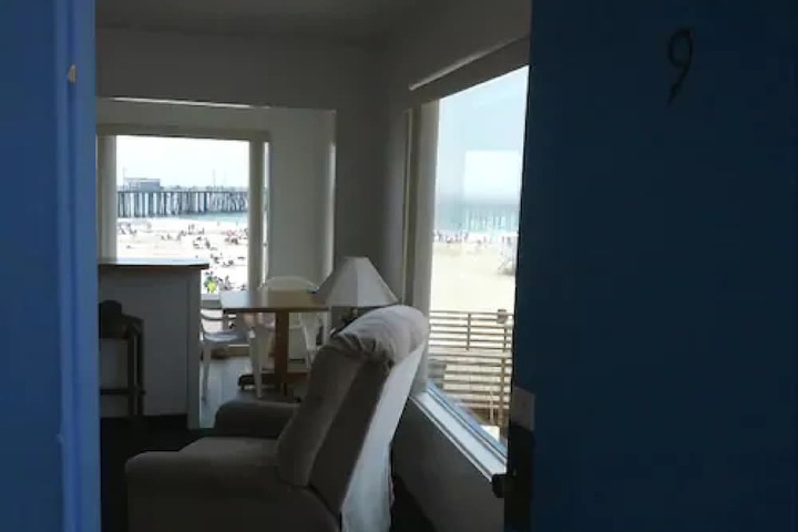 Dolphin Cove Motel
