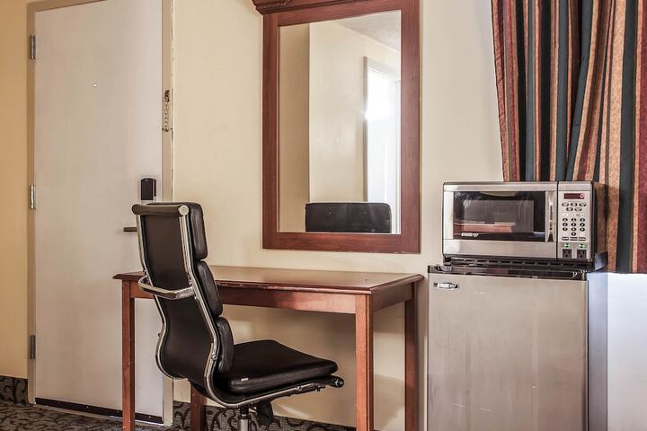 Econo Lodge Newton