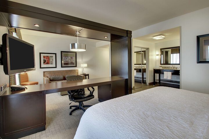 Room 27 of 38