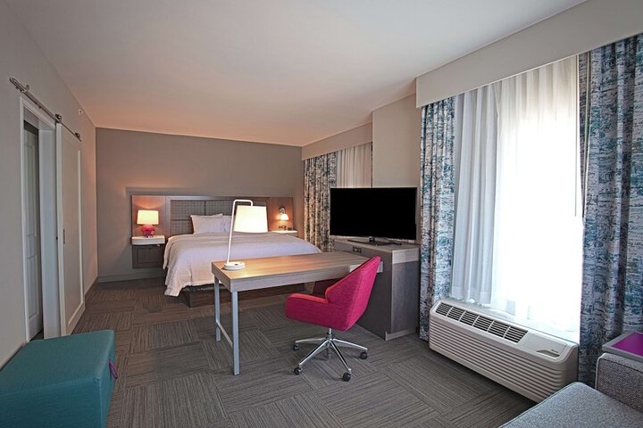 Room 32 of 49