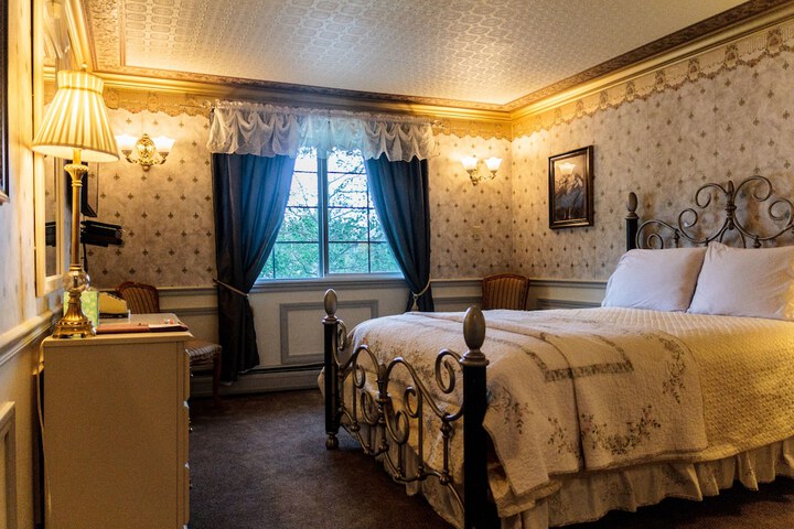 Room 57 of 223