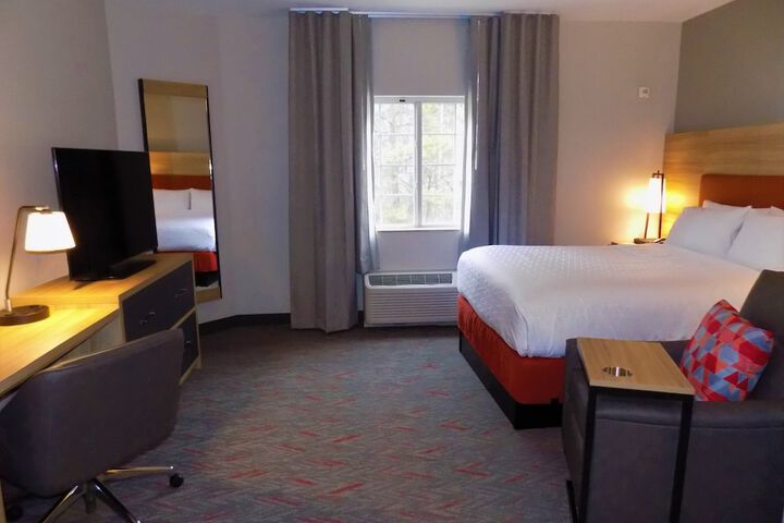Room 32 of 59