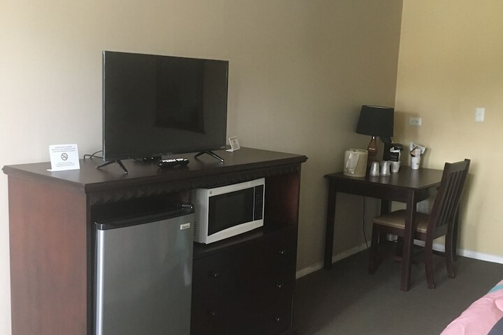 Ambassador Inn & Suites
