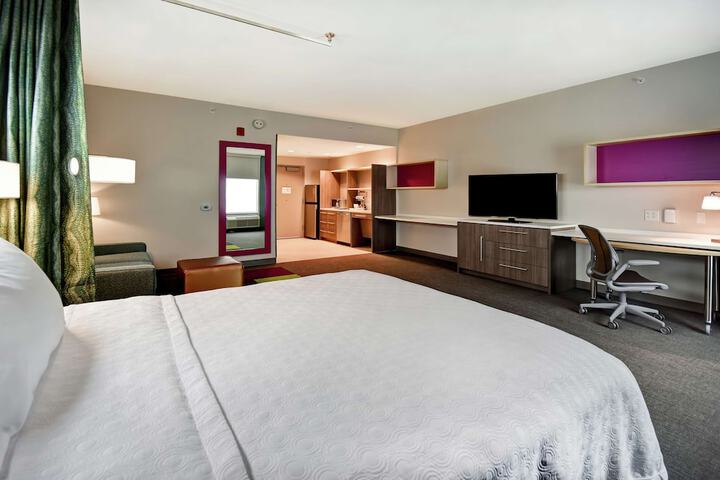 Room 33 of 47