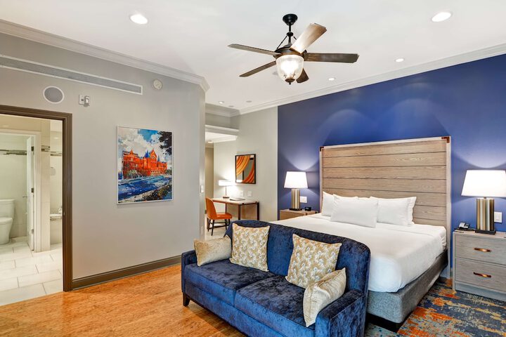 The Cincinnatian Hotel Curio Collection by Hilton
