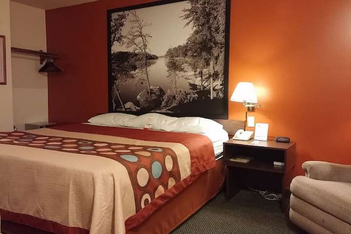 Room 10 of 25