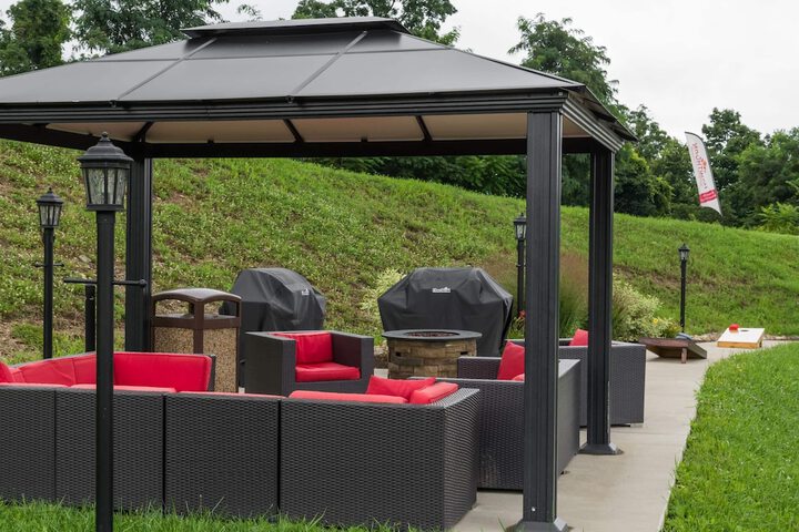 Hawthorn Suites by Wyndham Wheeling at the Highlands