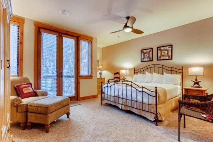 Premier 2 Bedroom Ski in Ski out Vacation Rental at the Timbers With the Best Access to Skiing in Keystone