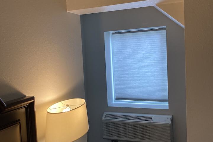 Room 12 of 18