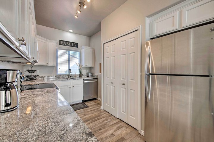 Mtn View Townhome w / Amenities 17 Mi to Snowbird!
