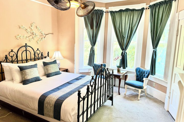Room 17 of 34