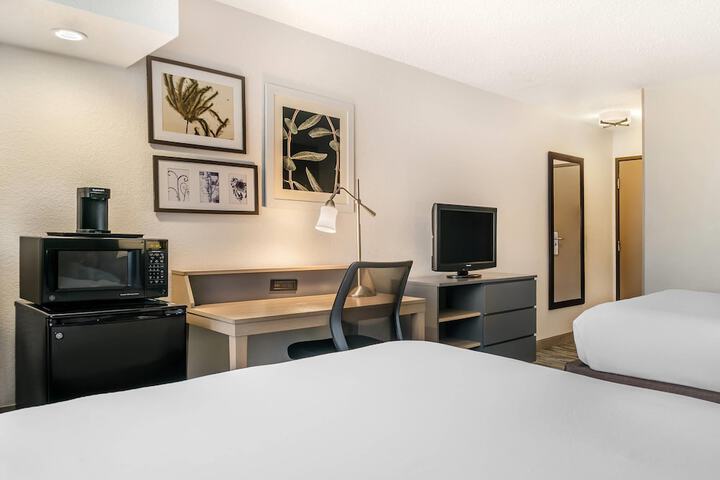 Country Inn & Suites by Radisson Frederick, MD