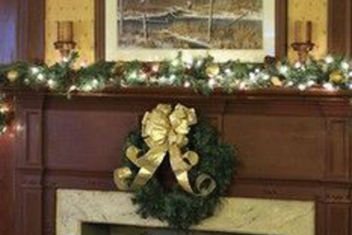 Edgewater Inn & Riverside Grill