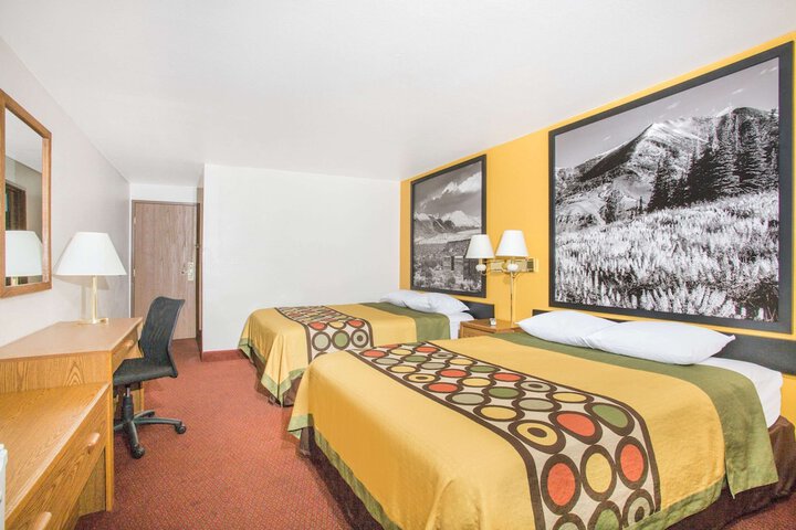 Room 11 of 16