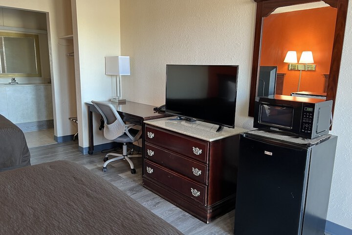 Room 4 of 7