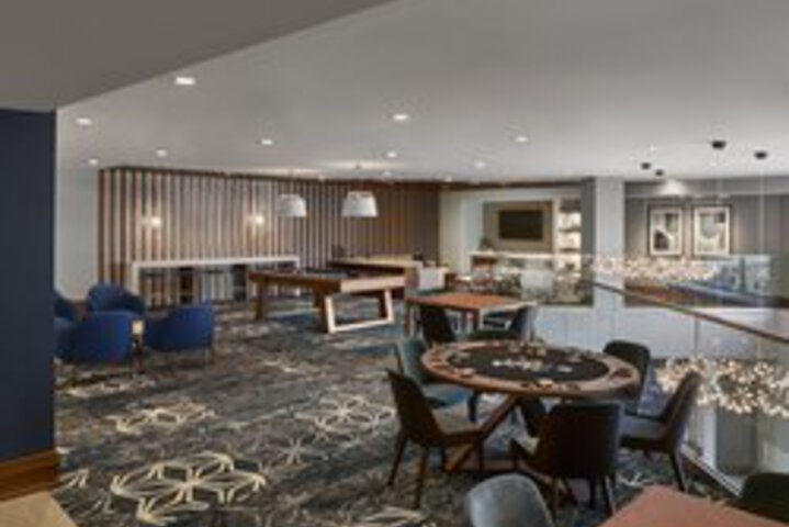 Lounge 44 of 60