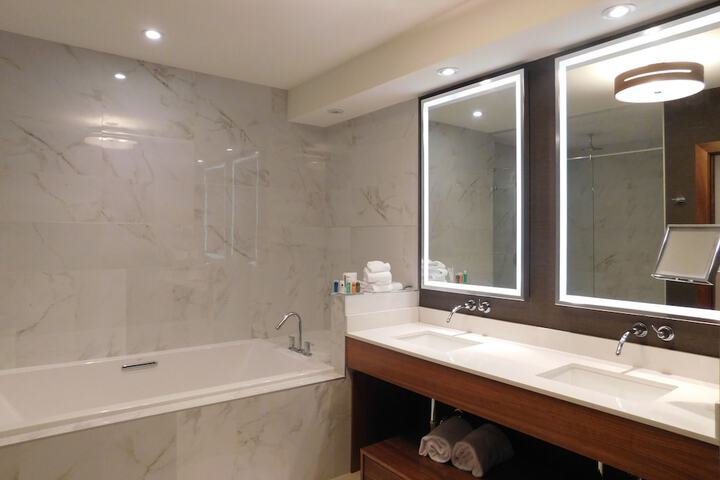 Radisson Hotel & Conference Centre Calgary Airport