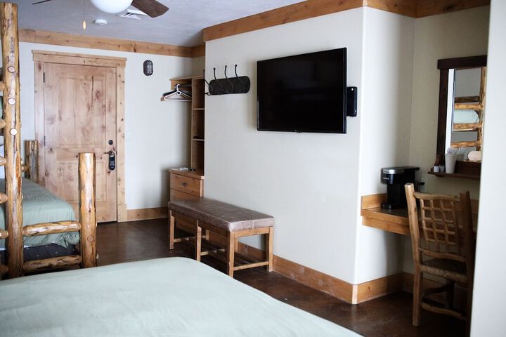 Room 11 of 32