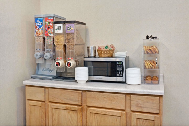 Breakfast/Coffee Service 30 of 32