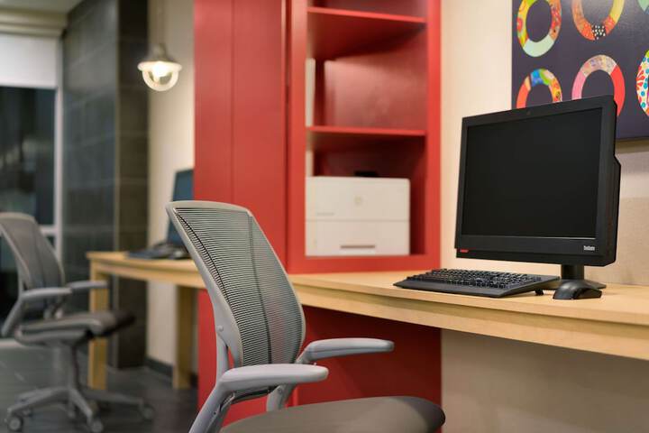 Business Center 33 of 33