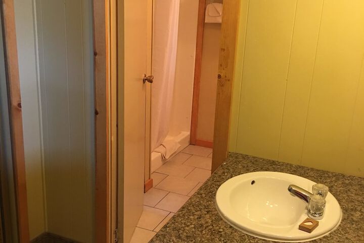 Room 50 of 86
