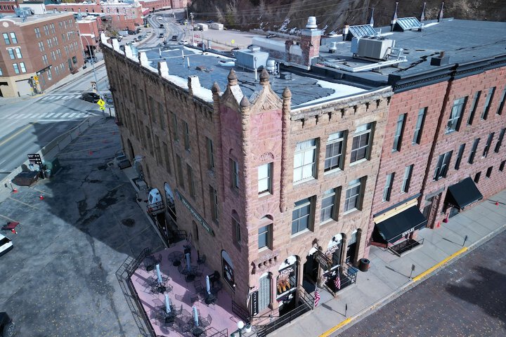 Historic Iron Horse Inn