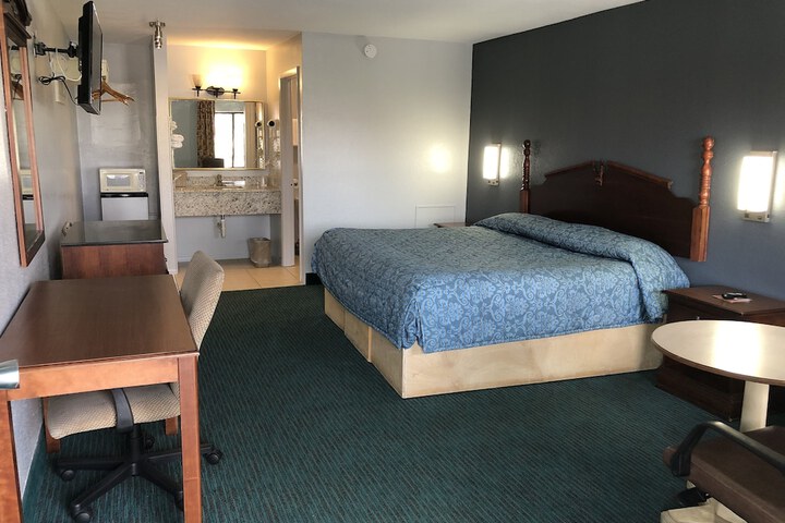 Riviera Motel