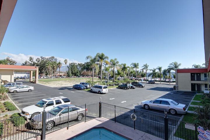 Ontario Inn & Suites