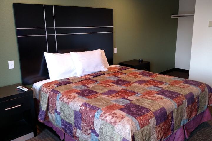 Room 18 of 25