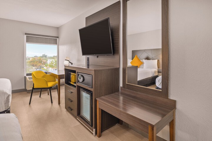 B & B Hotel Miami Airport