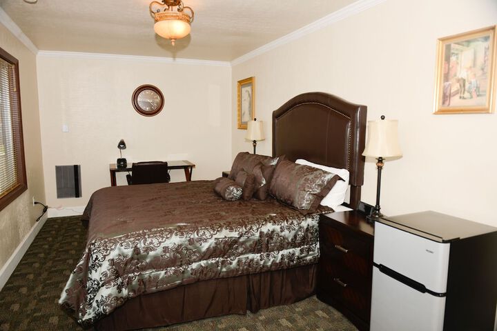 Room 16 of 28