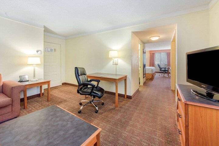Room 21 of 37