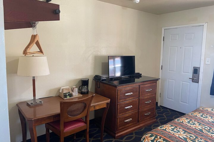 Room 12 of 34
