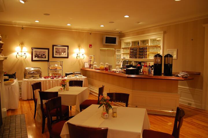 Breakfast/Coffee Service 83 of 87