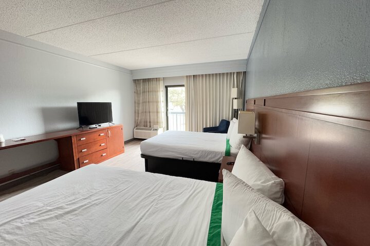 Room 32 of 72