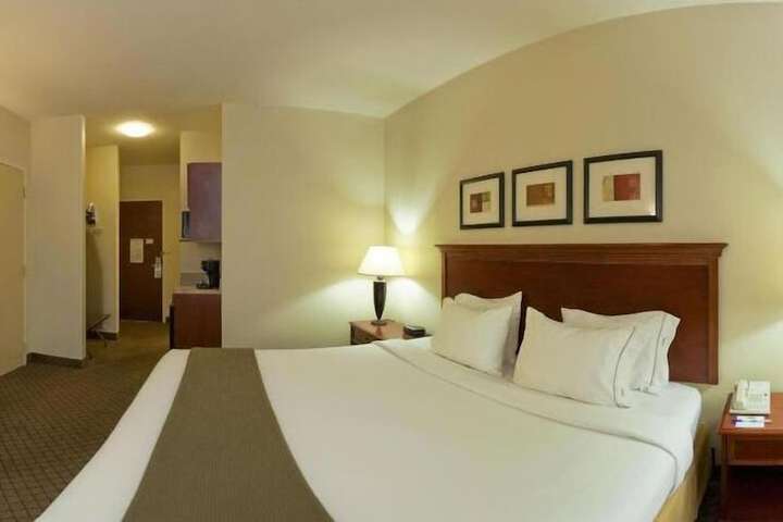 Holiday Inn Express & Suites Flowood by IHG