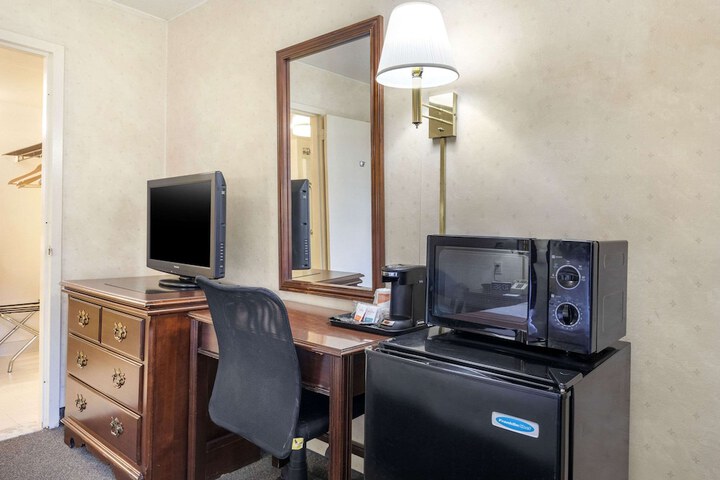 Room 28 of 43