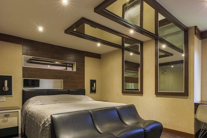 Room 12 of 48