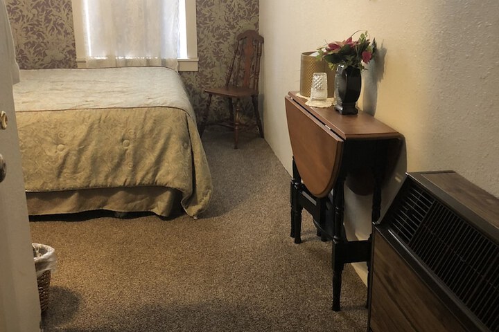 Room 47 of 82
