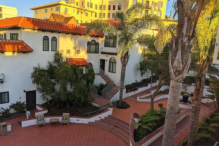Hotel 6 of 83
