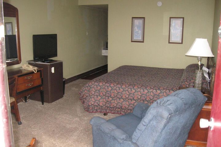 Room 10 of 17
