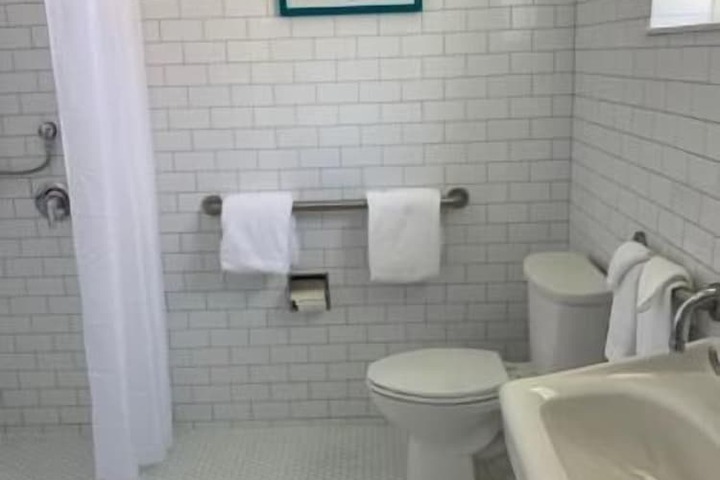 Room 13 of 30
