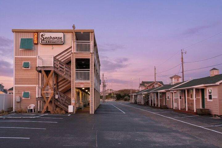 Seahorse Inn and Cottages