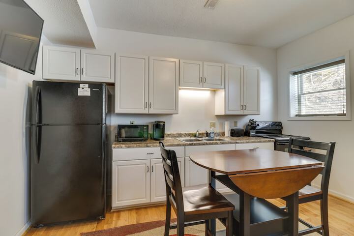 Downtown Marlinton Vacation Rental Apartment!